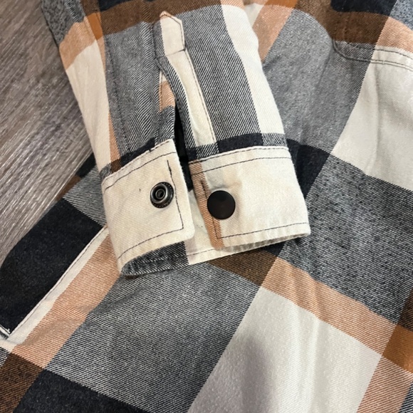 Gorgeous fur lined shacket size large - Picture 4 of 6